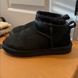 UGG classic ultra mini Black Suede Boots